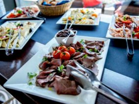 Catering szolgáltatás - Budapest Hajóbérlés catering szolgáltatás rendezvényre és esküvőre