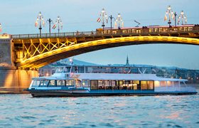 Városnéző hajó Budapest, dunai hajóbérlés vacsorával Esti városnéző hajó Budapest a Dunán